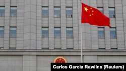 بیرق و نشان رسمی چین 