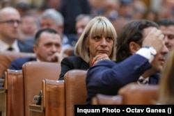 Soția patronului CURS Iosif Buble - Diana Tușă - este parlamentar din 2008, aleasă pe listele PNL, apoi de la PSD. În actuala legislatură, e deputat social-democrat de București.