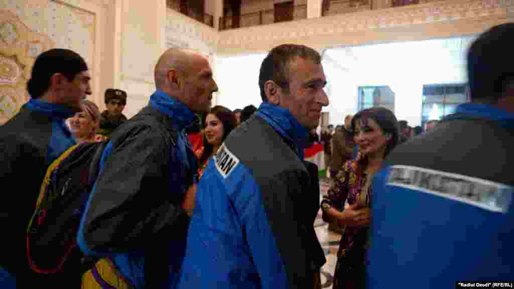 Встреча спасателей КЧС Таджикистана в душанбинском аэропорту&nbsp;