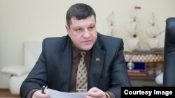 Ghenadi Ciorba, supranumit de presa moldoveană „activist” și „opozant” transnistrean, a condus între 2013 și 2015 așa-zisul Serviciu pentru comunicații, informație și mass-media din regiunea transnistreană, pe timpul lui Evgheni Șevciuk.