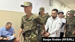 Азамат Ишенбеков и Актилек Капаров в Ленинском районном суде. 7 июня 2024 год.