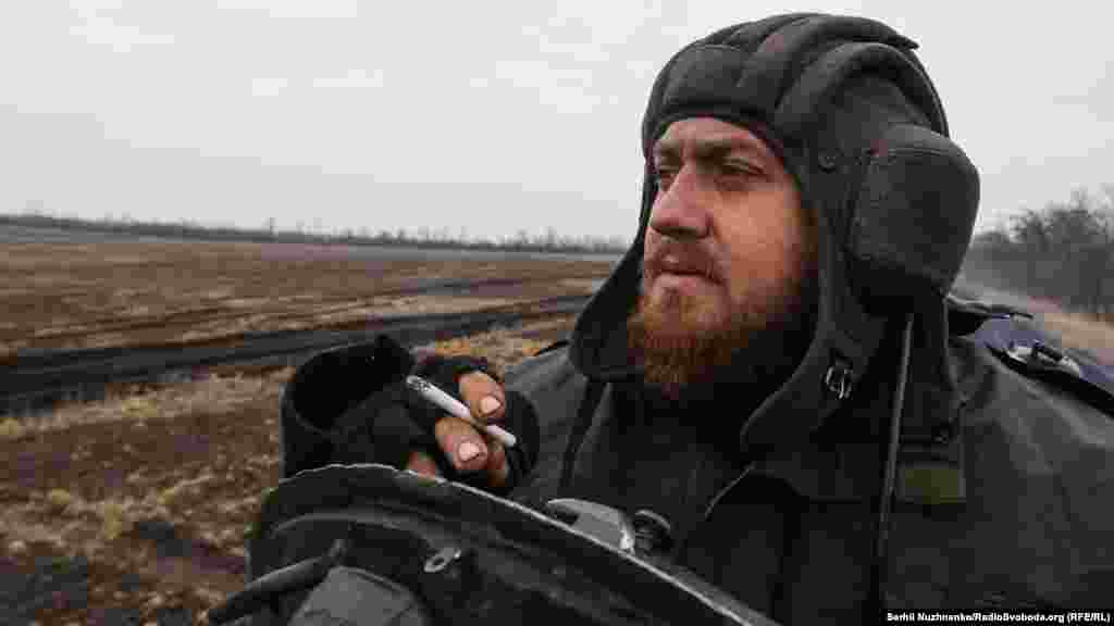 &laquo;Працювали по посадці й виїжджали на закриті... Нещодавно виїжджали двома танчиками на пряме наведення. Почали по нас працювати. Емоції зашкалювали, коли бачиш спалахи навпроти й поряд &laquo;приліт&raquo;. Ну нічого, вибрались потихеньку, помаленьку від'їхали, відпрацювали. Під прикриттям іншого танчика поїхали в укриття і повернулись на базу всі живі, здорові. Нормально відпрацювали: задачу поставили, задачу виконали&raquo;&nbsp;&ndash; говорить Сергій про будні на війні&nbsp;