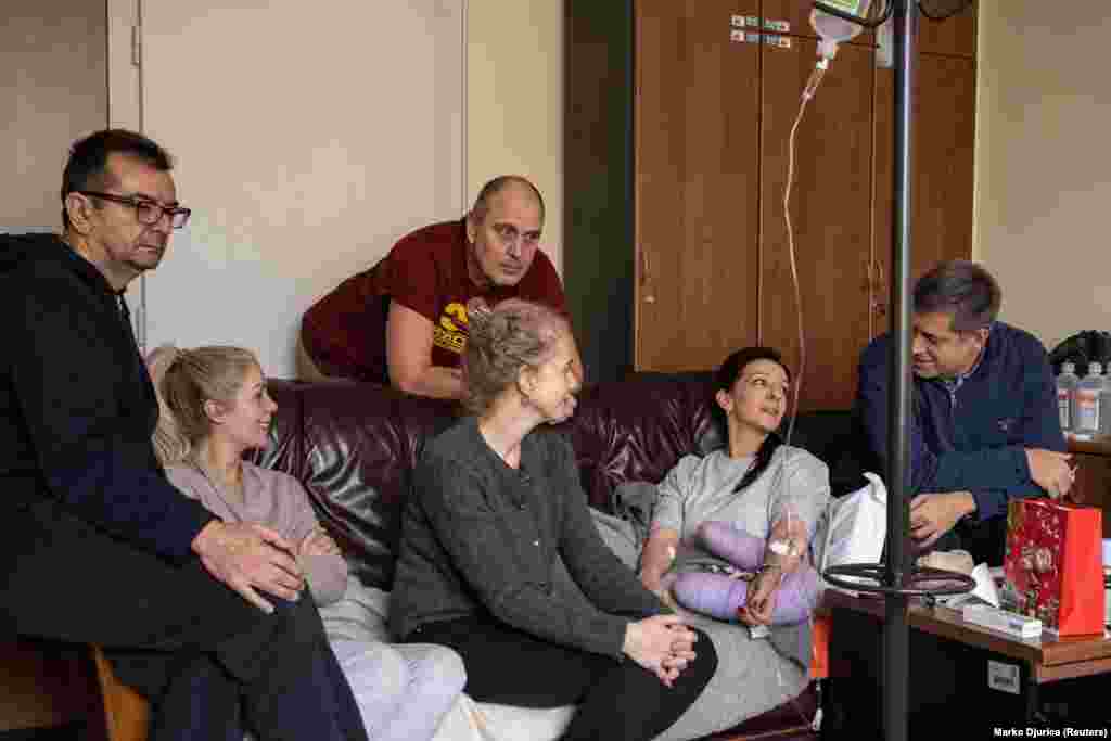 Jedna od liderki koalicije "Srbija protiv nasilja" Marinika Tepić počela je štrajk glađu 18. decembra zahtevajući poništavanje izbornih rezultata. U tome joj se pridružilo još nekoliko članova ove koalicije. &nbsp;