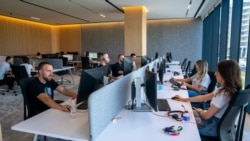 Pse fabrikat po mbesin pa punëtorë, ndërsa TIK-u po lulëzon?