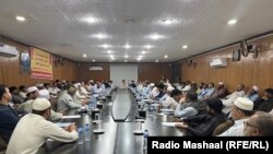 په پېښور کې د پېټرول پمپونو مالکانو د خیبر پښتونخوا د سوداګرۍ خونې په دفتر کې یوه غونډه کړې-