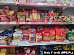 Proizvodi u prodavnici na Kosovu, Severna Mitrovica, 28. juli 2023.