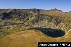 The paneurythmy taking place next to one of the Seven Lakes of the Rila Mountains.