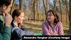 Jurnalista Anastasia Condruc, de vorbă cu soții Novac.