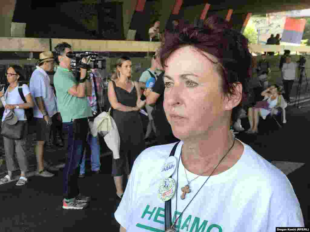 Ljiljana Bralović, predsednica ekološkog udruženja "Suvoborska greda" iz Pranjana na zapadu Srbije za RSE je rekla da očekuje da vlast ozbiljno shvati protest ekoloških organizacija i povuče zakon.