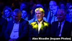 George Scripcaru (centru) este candidatul PNL la Primăria Brașovului.