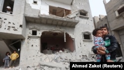 În urmă cu câteva zile a fost depistat primul caz de paralizie provocată de poliomielită în Gaza. E vorba de un băiețel de 10 luni, care nu apucase să fie vaccinat pentru că sistemul de sănătate a fost copleșit în cele aproape 11 luni de război.