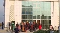 Diňle: Ene-atalar: Daşary ýurtlardaky çagalarymyzyň okuw tölegini geçirmek üçin $3400-e çenli para bermäge razy bolýarys