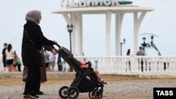 براساس سنت‌های محلی در چچن و اینگوش، فرزندان جزو دارایی‌های پدر و خانوادۀ پدری هستند