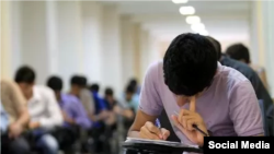 په ایران کې د یوه ښوونکي زده‌کوونکي