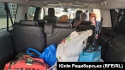 Вивезення переселенців зі сходу: як працюють евакуаційники команди «Схід SOS»