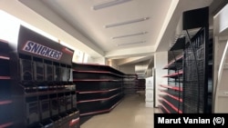 ცარიელი დახლები სუპერმარკეტში. სტეფანაკერტი, 2023 წლის ივლისი