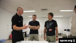 Studenikin si zyrtar i OPCW-së në Tunizi. Tetor 2010.