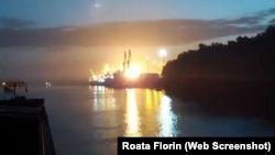 Російські війська завдали авіаудару по українському порту Рені, який розташований всього за 200 метрів через річку Дунай від Румунії.