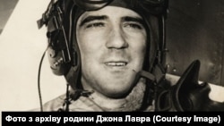 Пілот Джон Лавра до 1952 року