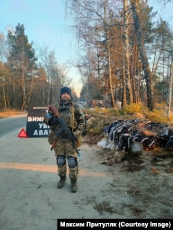 Максим родом з Харцизська, Донецька область. З рідного міста йому довелося поїхати в 2014-му році