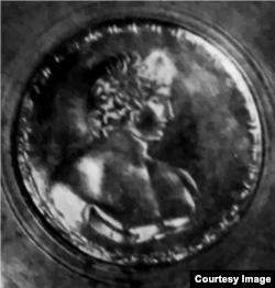 ანტინოეს გამოსახულება მცხეთაში ნაპოვნ ღვინის თასზე