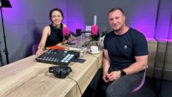 „Nu aveam niciodată nimic nou, dar mama reușea întotdeauna să ne trimită la școală neînfometați”, spune Marian Godină.