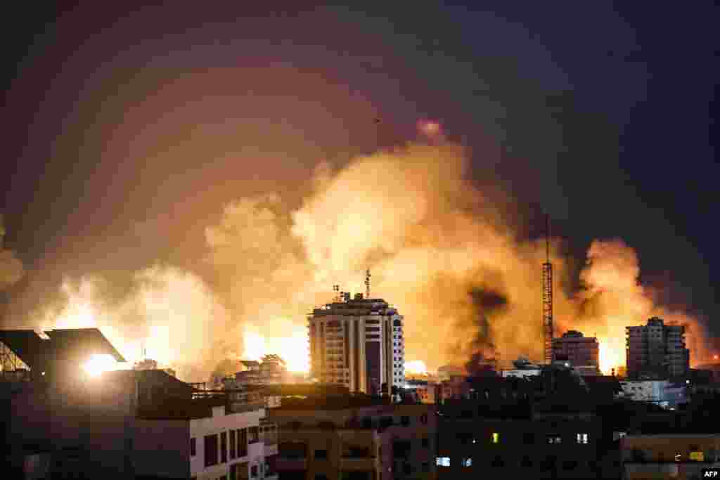 ИЗРАЕЛ -&nbsp;Израелскиот министер за одбрана Јоав Галант изјави дека наредил &bdquo;целосна опсада&ldquo; на Појасот Газа, велејќи дека властите ќе ја прекинат електричната енергија и ќе го блокираат влезот на храна и гориво. &bdquo;Наредив целосна опсада на Појасот Газа. Нема да има струја, храна, гориво, сè е затворено&ldquo;, рече министерот Јоав Галант.