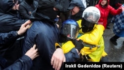 Задержания у здания парламента Грузии