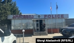 იორმუღანლოს პოლიციის განყოფილება, სადაც მოწმეების გამოკითხვა მიმდინარეობს