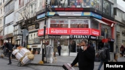 Рынок Лалели в Стамбуле, где работает большое количество трудовых мигрантов из Узбекистана.