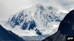 د پاکستان په ګلګت کې د تودوخي لوړېدو له وجې کنګلزار په ویلېدو دی: انځور له ارشیفه 