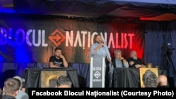 Bogdan Alecu - Camarazii(stânga), Emanuele Tesauro - Fortezza Europa (pupitru), Pompiliu Diplan - Starea de Libertate (al doilea din dreapta), preot, la lansarea Blocului Naționalist.