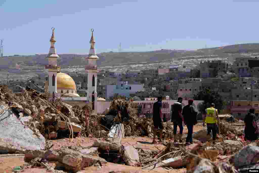 Кірпіш зауытында жұмыс істеген 24 жастағы Уали Эддин Мохамед Адам 15 жақынынан және тоғыз досынан айырылған. "Барлығын күшті тасқын ағызып әкетті. Алла кешіріп, жәннаттан орын бұйырсын" дейді ол.