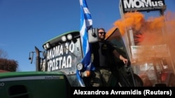 Ilustracija: Sa protesta poljoprivrednika u Solunu, Grćka, februar 2024. 