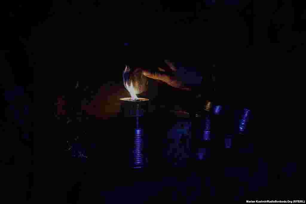 Окопна свічка. Єдине джерело тепла. Єдине джерело світла. Те, без чого б там, в бліндажі було вкрай складно.&nbsp;