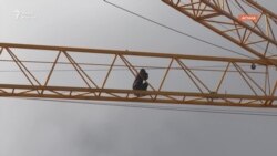 Протест на башенном кране в Астане: житель Петропавловска заявил, что пострадал от действий чиновников в регионе 

 