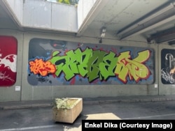 Një mural në Shkup.