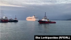 Astoria Grande ბათუმის ნავსადგურიდან გასვლის დროს. 31 ივლისი, 2023 წელი.