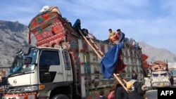 مهاجرین افغان در پاکستان که قصد برگشت به افغانستان را دارند