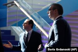 Kryeministri në detyrë i Kosovës, Albin Kurti, dhe presidenti i Serbisë, Aleksandar Vuçiq, gjatë një samiti në Maqedoni të Veriut në janar të vitit 2024