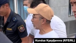 Олжобая Шакира ведут в суд. 