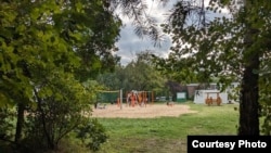 Igralište u okviru migrantskog centra u kome boravi Ming. "Njemačka je dobra zemlja i osjećam se slobodno", kaže za RSE.