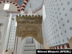 During the renovation, fragments of the original mosque were used in its reconstruction.