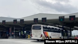 Pikëkalimi kufitar Batrovci mes Kroacisë dhe Serbisë, ku autoritetet kosovare thanë se u ndaluan shumë qytetarë kosovarë nga policia serbe më 17 prill.