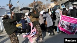 تصویر آرشیف.:طالبان گردهمایی زنان معترض را در کابل پراگنده ساختند 