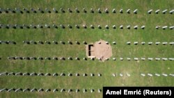 Pogled iz zraka na Memorijalni centar u Potočarima, 10. juli 2024. 