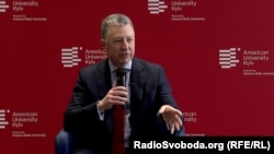 «Той факт, що нам доводиться проходити через демократичні процеси, які є безладними, повільними та викликають розчарування, насправді є частиною нашої сили, а не ознакою слабкості», – Курт Волкер