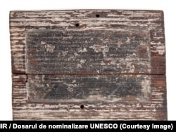 Una din cele câteva zeci de tăblițe cerate, din epoca romană, descoperite la Roșia Montană.