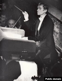 Рудольф Нуриев Казан опера һәм балет театрында дирижерлык итә, 21 май 1992