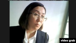 Осуждённая к четырём годам тюрьмы Айгерим Тлеужанова во время апелляционного суда в онлайн-режиме. 26 сентября 2023 года